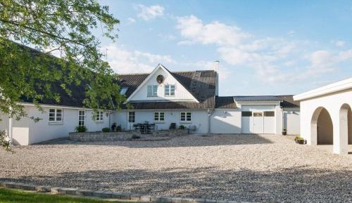 Eight-Bedroom Holiday Home