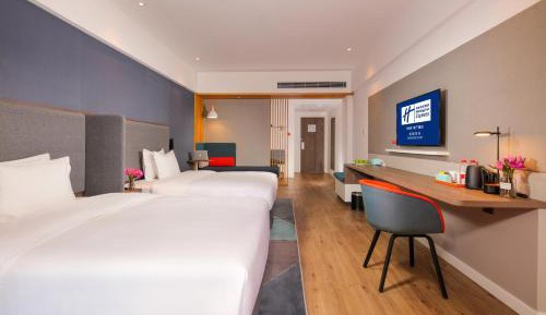 Standard Queen Room with Two Queen Beds and Balcony