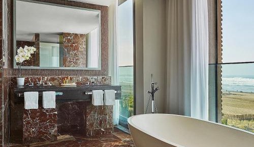 Signature Suite king bed