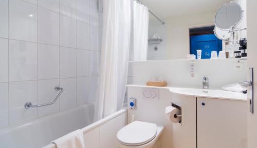 Superior Room with 2 Single Beds and Balcony