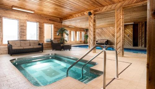 Two Queen Beds w/Private Balcony/Patio- River View 