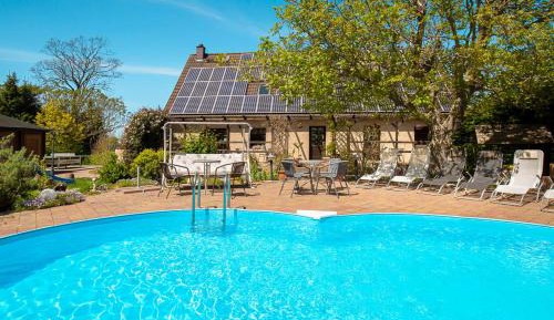 Apartment with Pool View 