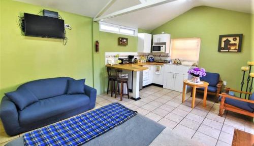 Deluxe Room (2 Adults + 1 Child)