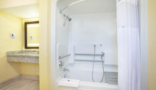Queen Room with Two Queen Beds - Mobility Accessible/Non-Smoking