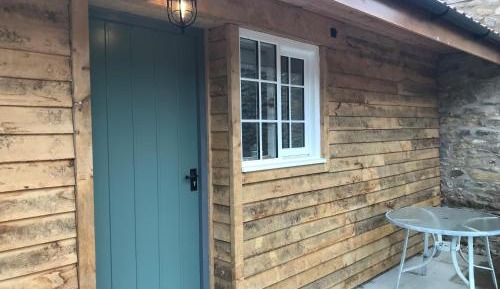 Deluxe One-Bedroom Apartment