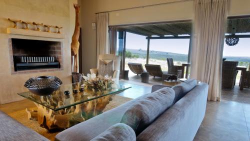 4 bedroom Lehele Lodge Villa  Includes 2 Game Drives