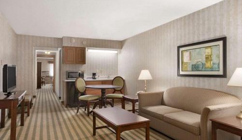 Studio Suite with Two King Beds - Non-Smoking