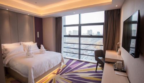 Standard queen size bed room