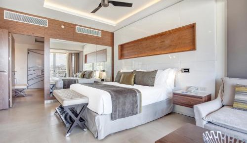 Luxury Penthouse One bedroom suite Ocean view terrace hot tub Diamond Club