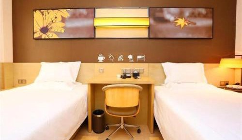 Comfortable Twin Room