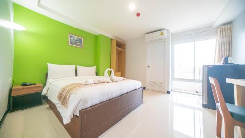 Standard Queen Room