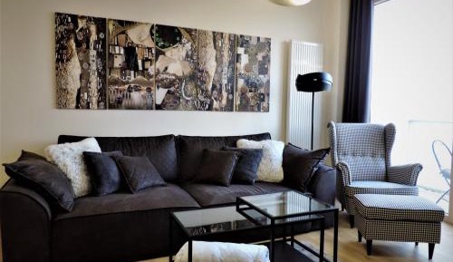 One-Bedroom Apartment with Balcony