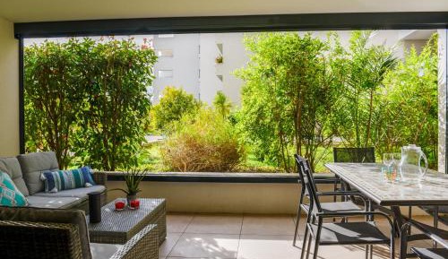 Apartment with Garden View