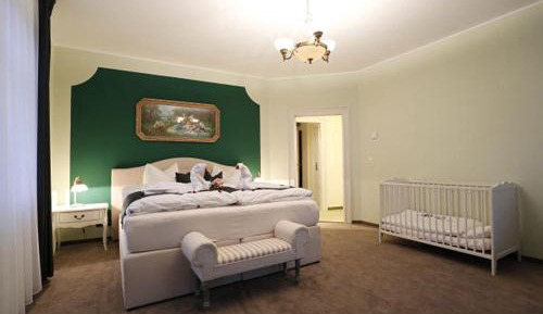 Quadruple Room with Private Bathroom