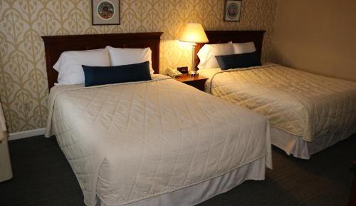 Queen Suite with Spa Bath