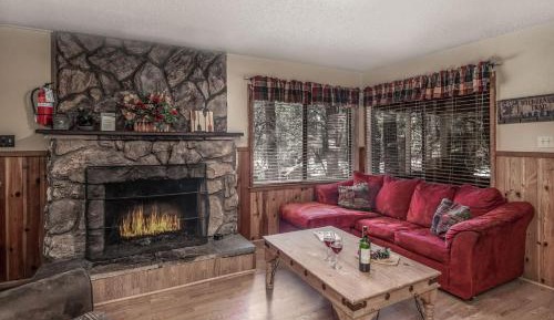 Three-Bedroom Cabin (Big Bear)