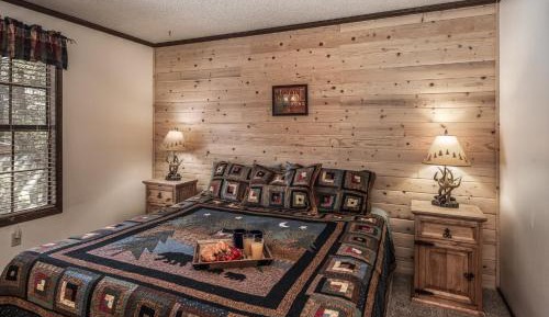 Two Bedroom Cabin (Eagle's Nest)