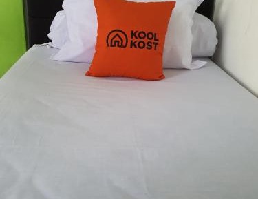 Single Room with Shared Bathroom
