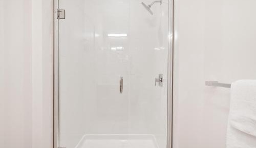 Deluxe Queen Suite