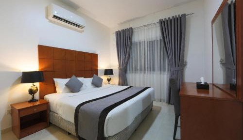 One-Bedroom Suite with Free Parking