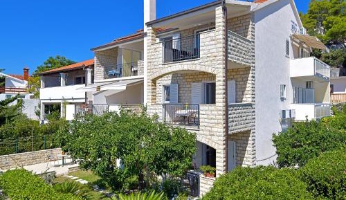 Apartment with Balcony and Sea View
