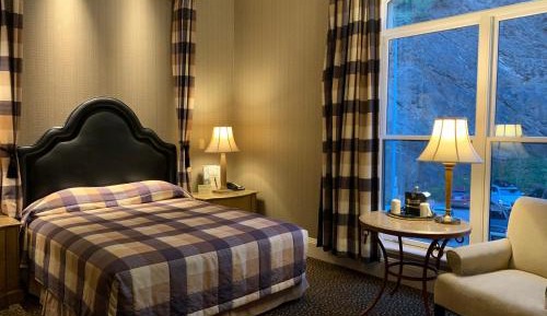 Single Queen Room