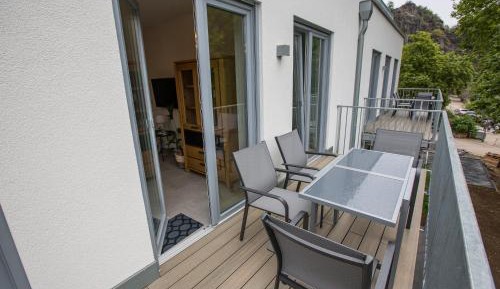 Apartment with Mountain View