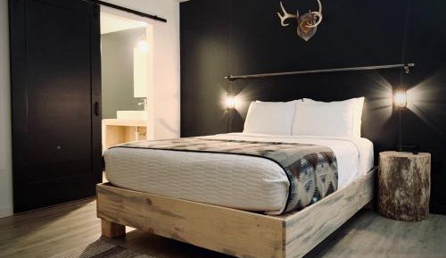 Standard Queen Room
