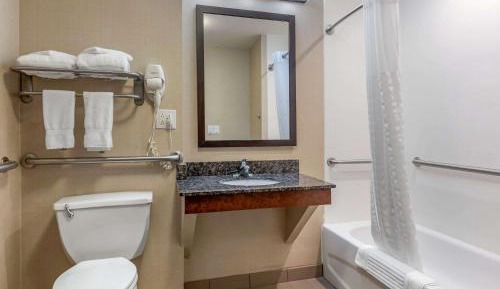 Queen Suite Room Accessible Bathtub - Non Smoking