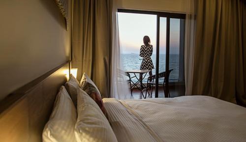 Deluxe Double Room with Balcony and Sea View