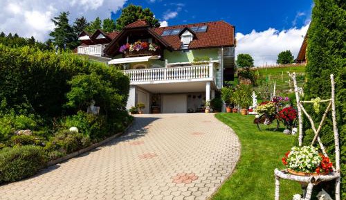 One-Bedroom Apartment with Balcony