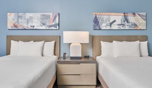 Den Guestroom with Two Queen Beds