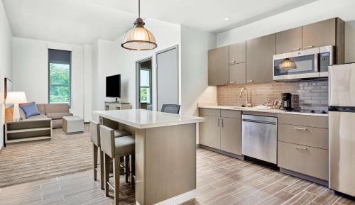 One-Bedroom King Suite with Kitchen