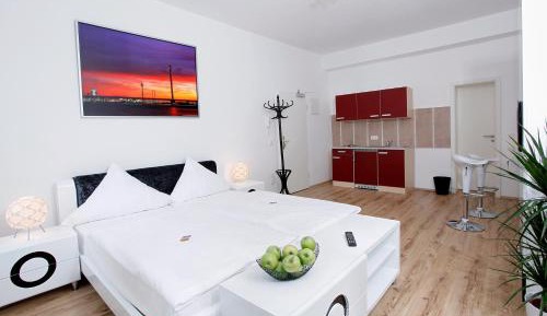 Apartment (3 Adults)