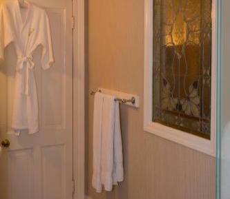 Mary Hillyer - Classic Queen