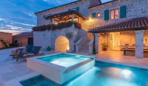Deluxe Villa
