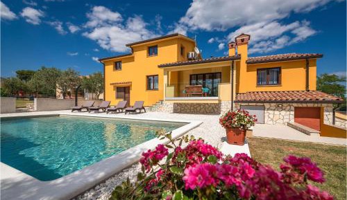 Three-Bedroom Vacation Home 