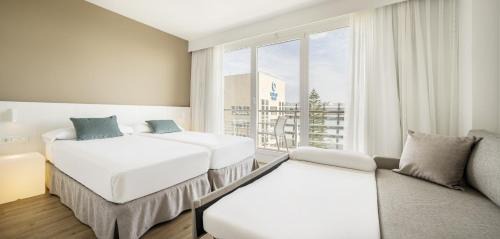 Twin Room with Extra Bed (3 Adults)