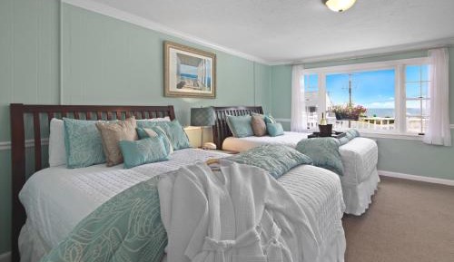 Queen Room with Two Queen Beds with Partial Ocean View