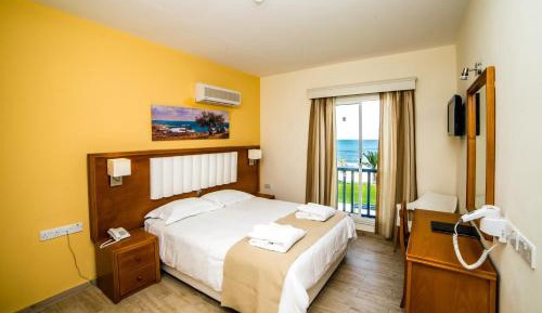 Superior One-Bedroom Apartment with Sea View