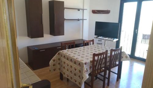 Apartment with Mountain View