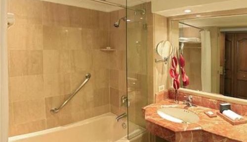 Classic Queen Room with Balcony