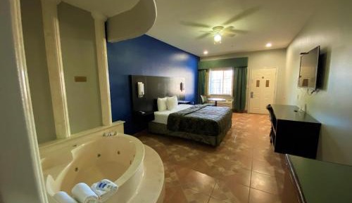King Suite with Spa Bath - Non-Smoking