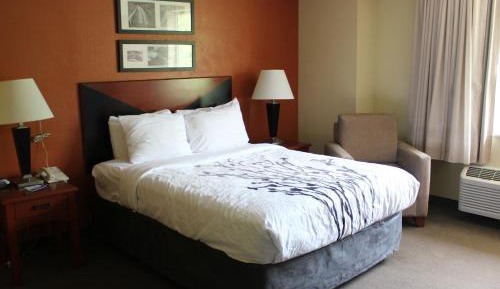 Queen Room with Accessible Tub - Accessible/Non-Smoking