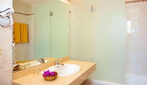 Family Room (2 Adults)