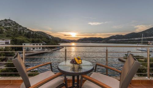 Comfort Two Bedroom Apartment with Sea View