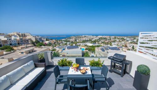 Penthouse Apartment with Sea View