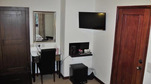 Deluxe Twin Room - The Turner