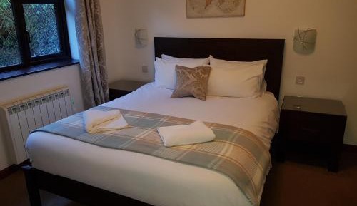 Deluxe Double Room with Shower - The Becket