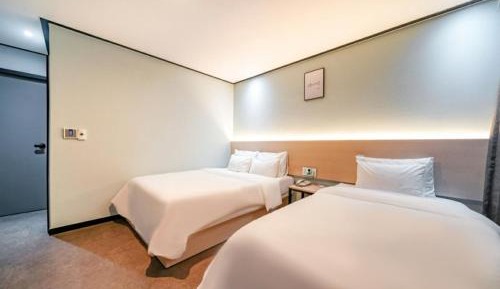 Twin Room with Private Bathroom